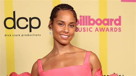 alicia keys sexy|Alicia Keys rocks vibrant bikini in stunning pool photo at $20m。